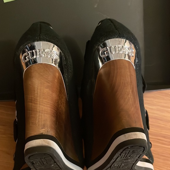 GUESS BRAND! WEDGES WITH BOW! Mint condition! - Picture 9 of 10